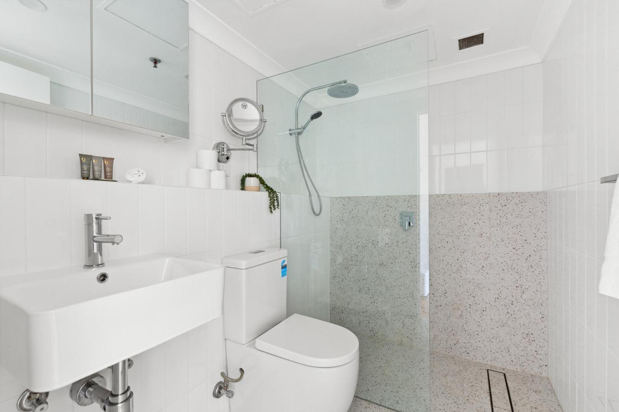 Stylish In The Heart Of Newtown With Pool Apartment
