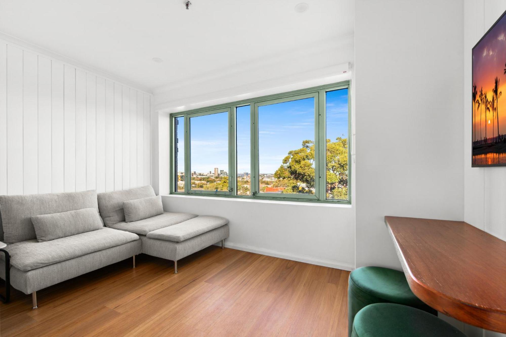 Stylish In The Heart Of Newtown With Pool *